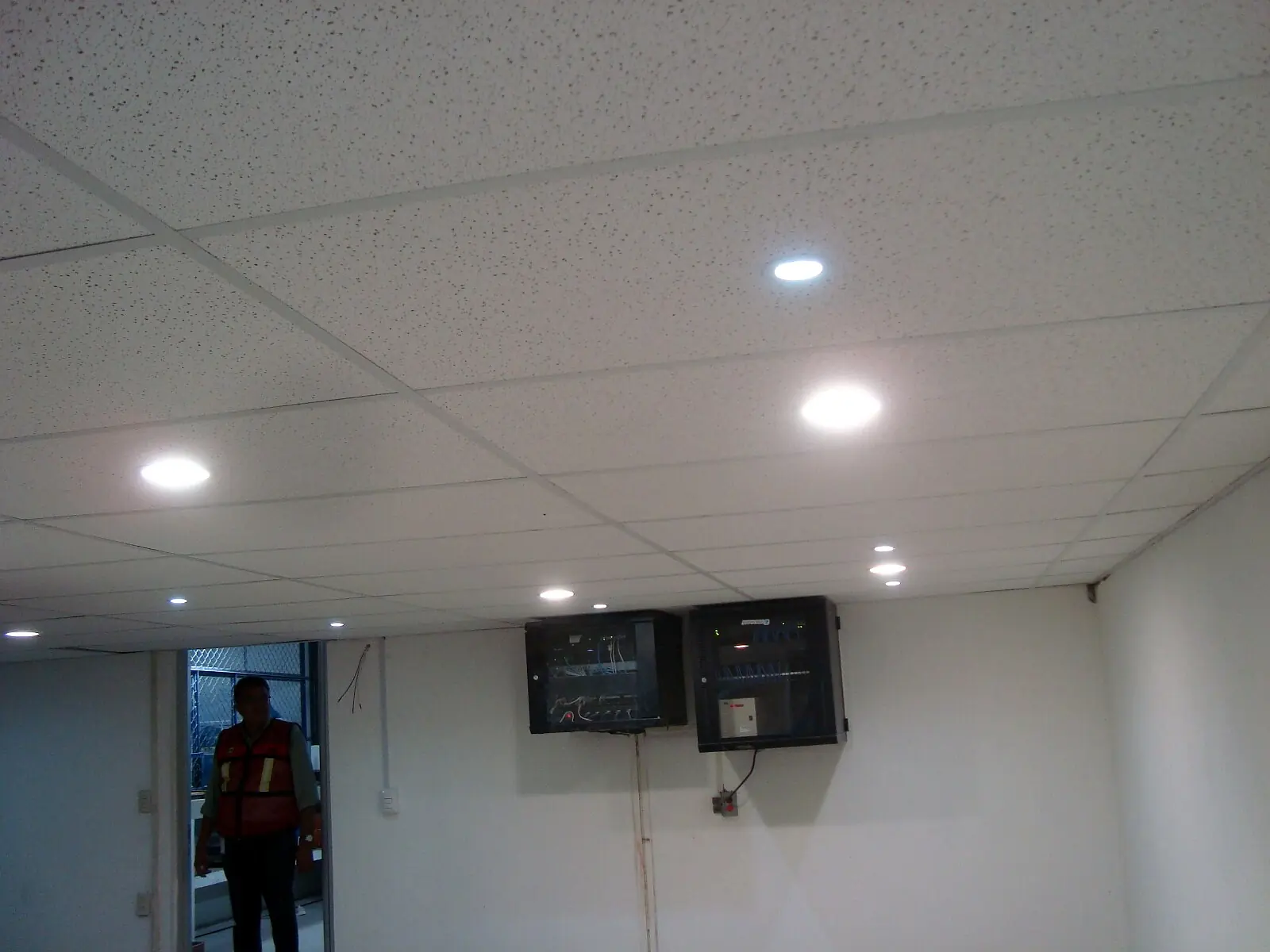 Iluminación interior y gabinetes de datos