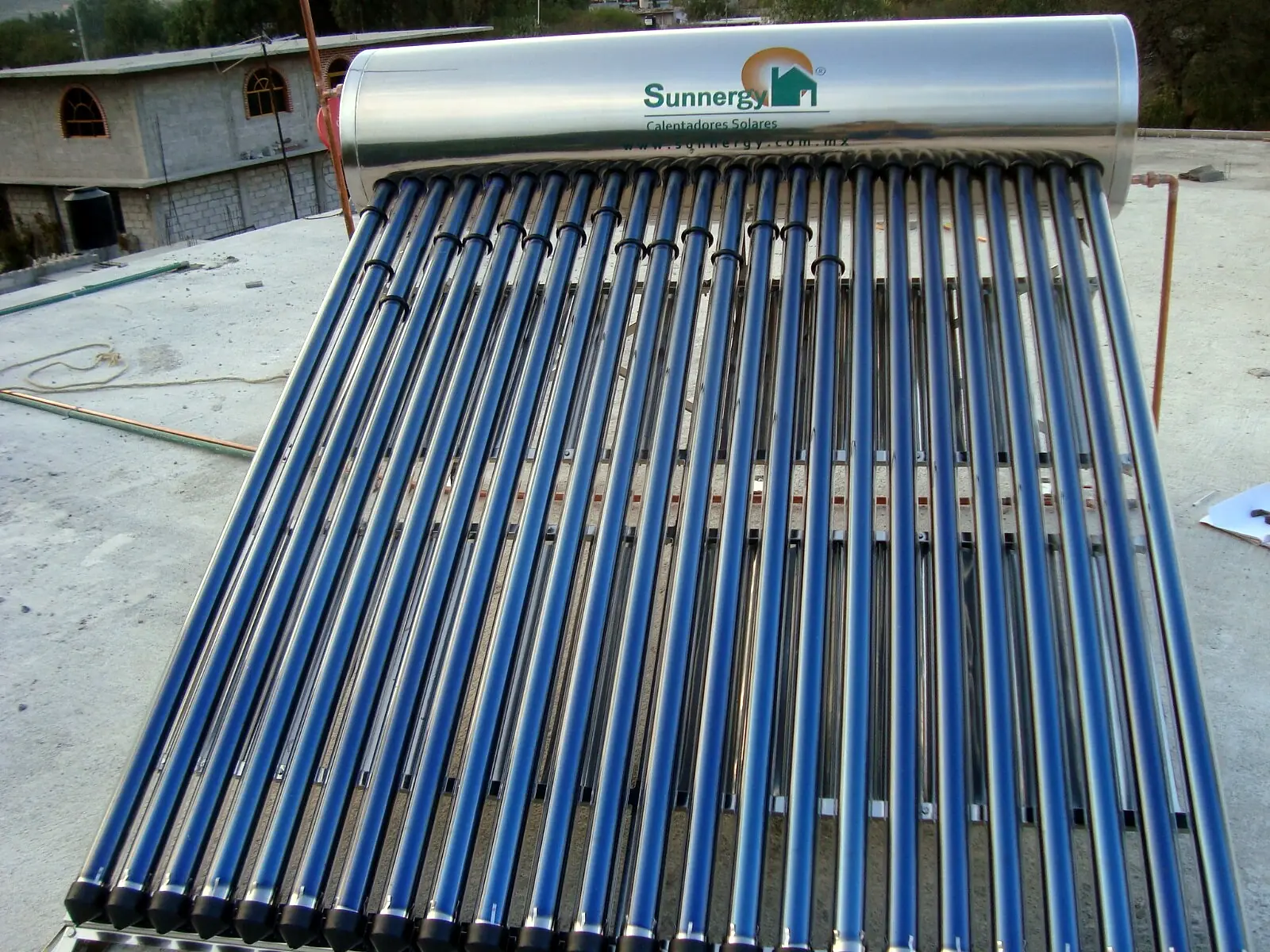 Calentador solar instalado en una azotea