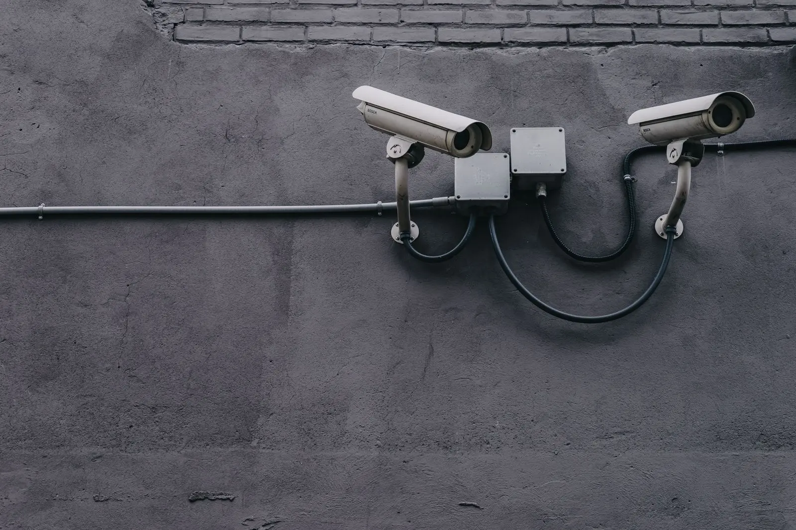 Sistema de videovigilancia con cámaras, canalización y cajas de conexión